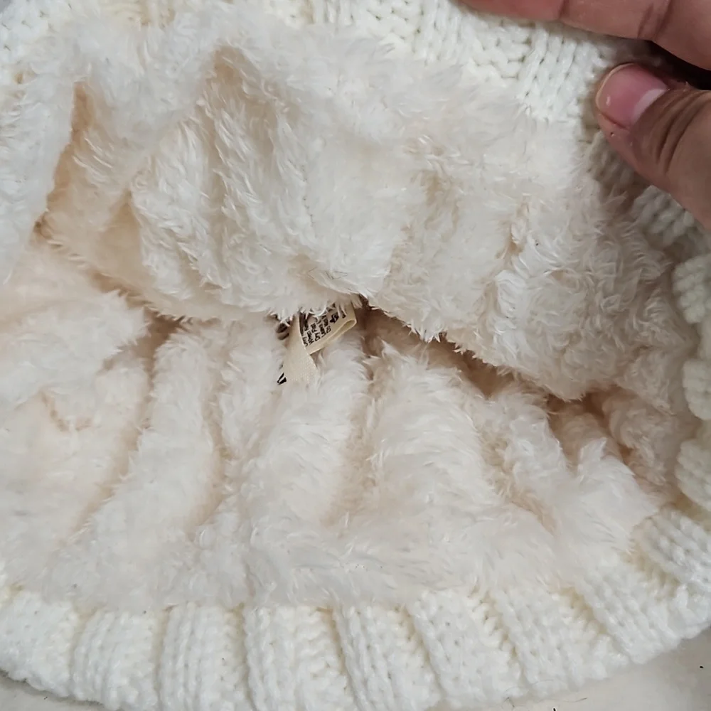 NWT Rae Dunn for David & Young cozy cream adult knit beanie with gray furry Pom